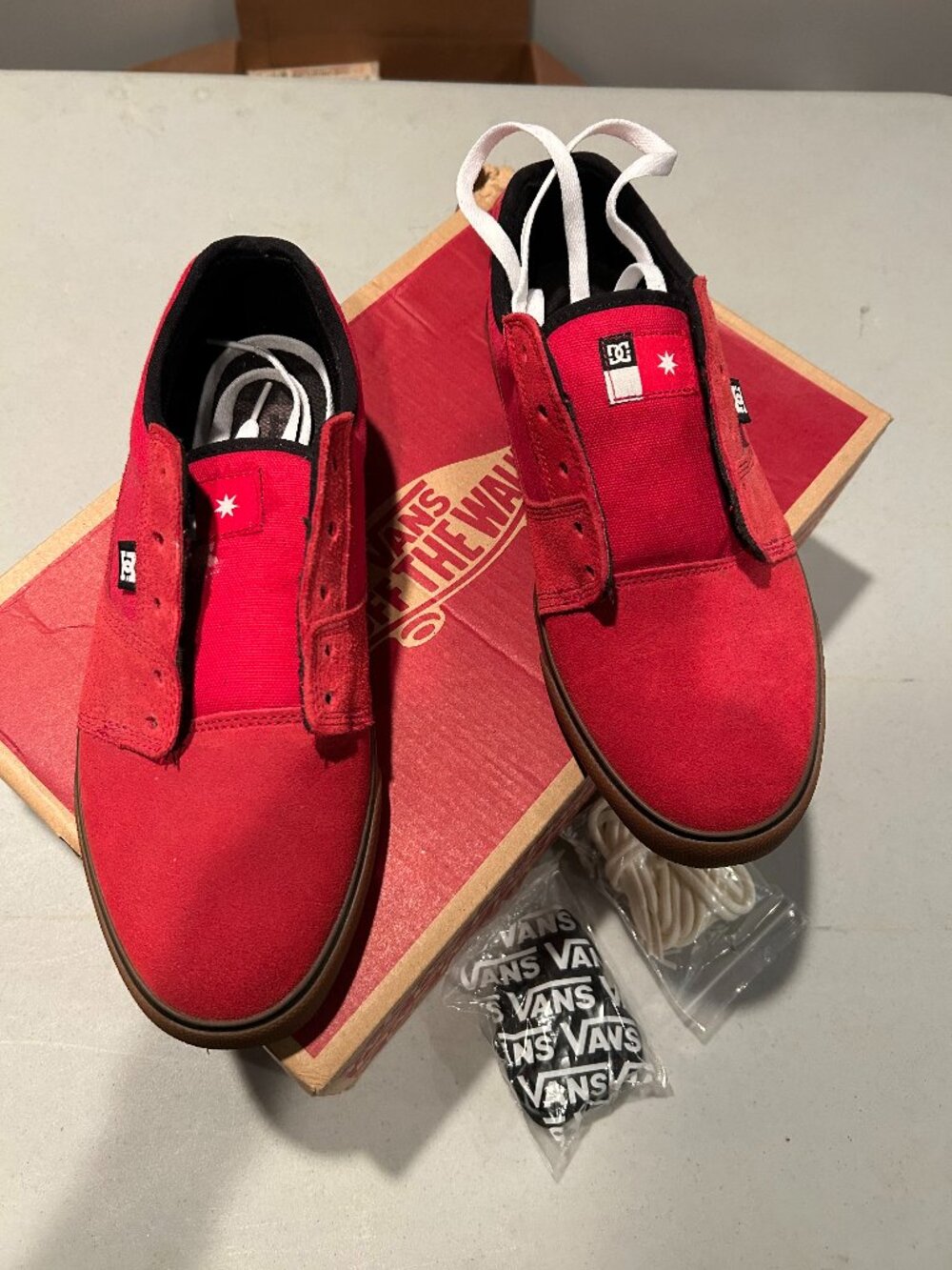 Men's Size 8 DC Anvil Red Canvas Low Top Lace Up Skate Shoes